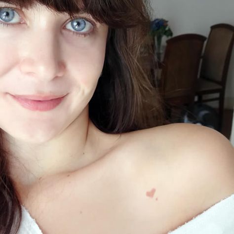 Heart Shaped Birthmark, Stranger Things Fanfic, Hart Shape, Small Tats, Queen Tattoo, 500 Days Of Summer, 500 Days, Elegant Tattoos, Unique Things