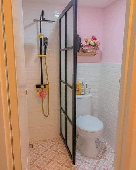 Small Bathroom Plans, Minimalist Small Bathrooms, Bathroom Redecorating, Toilet And Bathroom Design, Small Bathroom Layout, Bilik Air, Bathroom Plans, Washroom Design, Small Bathroom Makeover