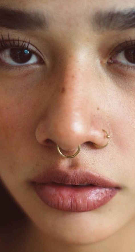 Nose Piercing Inspo Aesthetic, Nose Peicerings Septum, Septum With Nose Piercing, Septum Nostril Combination, Subtle Septum Piercing, Gold Face Piercings, Dainty Face Piercings, Face Piercings Women, Cute Septum Piercing