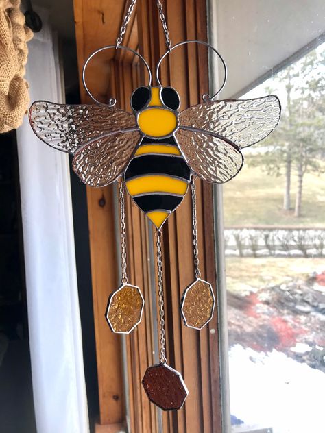 Honey Combs, Beehive Art, Stained Glass Gifts, L'art Du Vitrail, Red Cardinals, Glass Suncatchers, Glass Art Pictures, Plant Stakes, Glass Wind Chimes