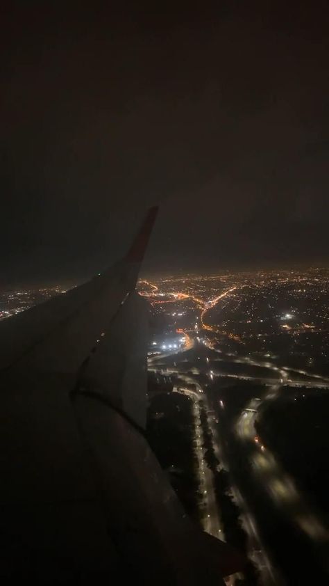 Window View Night, Flying City, Plane Wing, Airplane Window View, Plane Window, Blood Drop, Foto Fake, Night Flight, Airplane Window