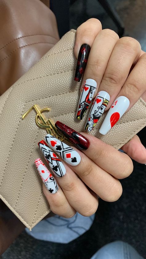 Playing Cards Nail Art, Deck Of Cards Nail Design, Card Themed Nails, Card Deck Nails, Graffiti Heart Nails, Airbrush Nails Ombre, Cards Nails Design, Card Nails Design, Playing Cards Nails