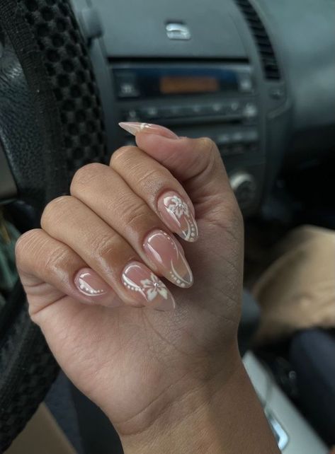 Almond Acrylic Nails With Flowers, Almond Nails Flower Designs Summer, Cute Nails Pearls, Nails With Lilies, White French Top Acrylic Nails, Hibiscus Gel Nails, Short Almond Birthday Nails, Almond Nails Designs Flowers, Almond Nails Hibiscus