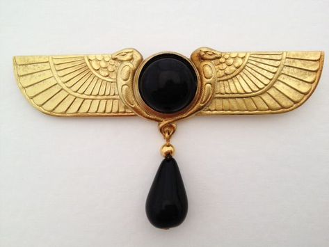 Egyptian revival brooch by Jess Lelong. Gold plate and onyx stones High Jewelry Design, Egyptian Gold, Egyptian Motifs, Egyptian Revival Jewelry, Egypt Jewelry, Ancient Egyptian Jewelry, Bijoux Art Nouveau, Long Pearl Necklaces, Egyptian Jewelry