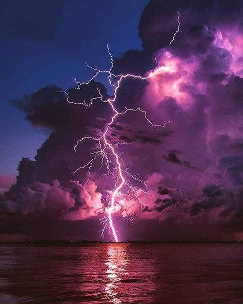 Lightning Drawing, Storm Tattoo, Storm Wallpaper, Lightning Photography, Ocean Storm, Storm Art, Storm Photography, Thunder And Lightning, Lightning Storm