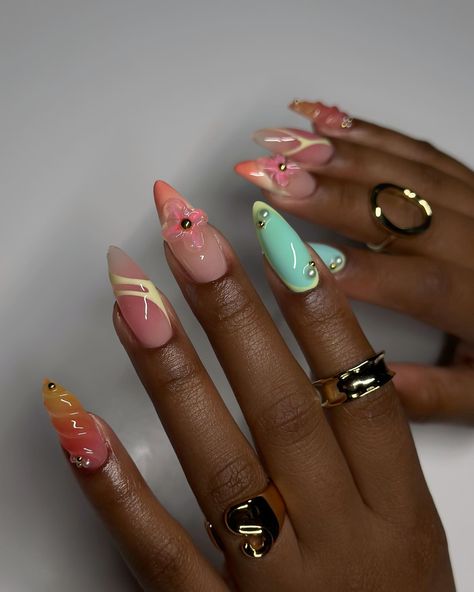 Summer cruise ready!! 🍹🍸🕶️🌞☀️ #dovenailsbysharon Almond Abstract Nails, Nails Gems, Soft Woman, Glossy Nails, I Nails, Fashionable Nails, Abstract Nails, Almond Acrylic, Summer Cruise