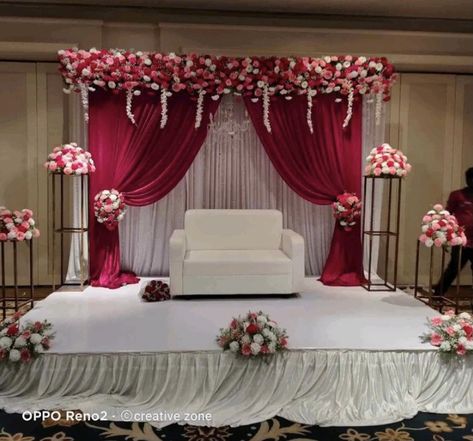 Marriage Hall Decoration Indian Simple, Engagement Decorations Indian Stage Simple, Engagement Stage Decoration Indian Simple, Mehndi Decoration Ideas At Home, Indian Outdoor Wedding Decor, Marriage Hall Decoration, Bridal Room Decor, Engagement Backdrop, Small Stage