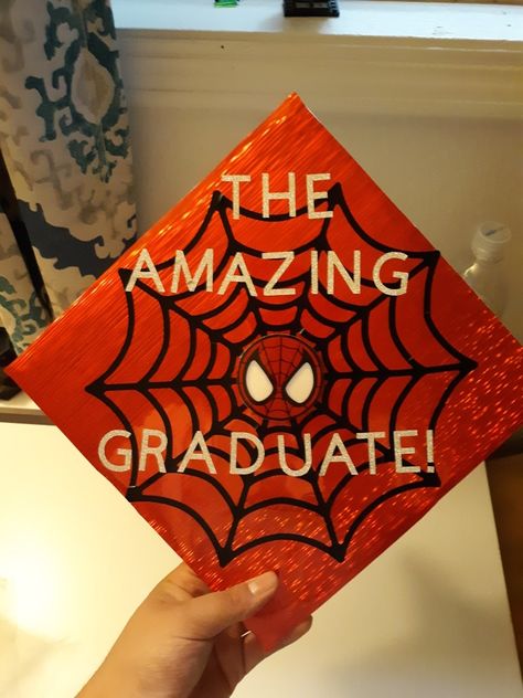 Superhero Graduation Cap, Spider Man Cap Graduation, Spiderman Graduation Cap Ideas, Marvel Grad Cap, Marvel Graduation Cap Ideas, Spiderman Graduation Cap, Graduation Cap Designs College, Graduation Hat Designs, Graduation Party Pictures