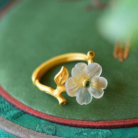 Hetian Jade Flower Ring Ancient Gold Ring, Jade Wedding, Jade Flower, Chinese Gifts, Expensive Rings, Womens Rings Fashion, Hetian Jade, Leaf Ring, Jade Ring