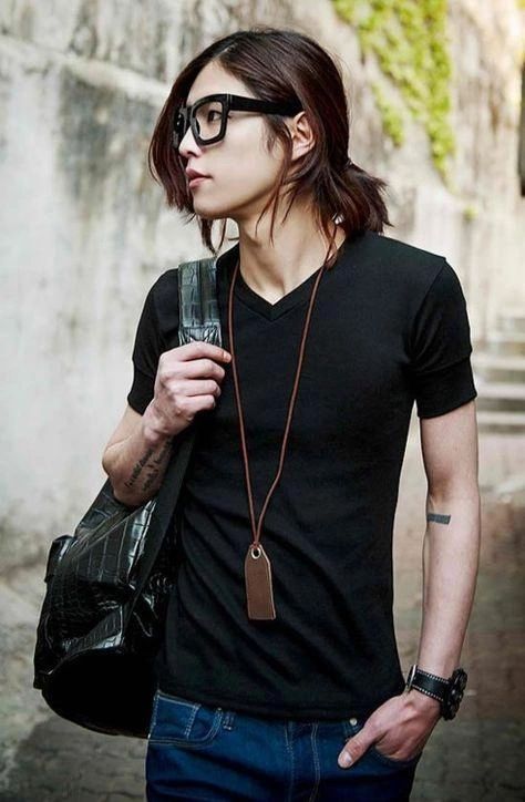 Enby/Andro Inspo - Imgur Long Hairstyles Male, Long Haired Men, Asian Long Hair, Hairstyles Male, Male Hairstyles, Beyonce Hair, Tomboy Hairstyles, Asian Men Hairstyle, Men's Long Hairstyles