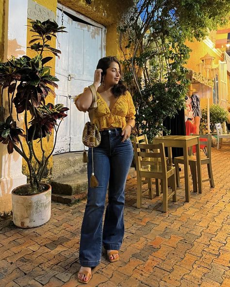 WHAT TO WEAR IN BOGOTA, COLOMBIA: 7 CUTE OUTFITS | Wondering what to wear in Bogota, Colombia? Here are 7 outfits (think: cargo pants, a crewneck, trouser jeans) in a post full of love, weather changes & family. Besos. | #TheMomEditTravel #PackingList #BogotaColombia #VacationOutfit #TravelOutfit #CargoPants #Crewneck #TrouserJeans #OnePieceSwimsuit Outfits For Bogota Colombia, Medellin Outfit Ideas, What To Wear In Colombia, Colombia Outfits What To Wear Medellin, Hispanic Women Fashion, Colombia Outfits What To Wear, Bogota Colombia Outfits, Medellin Colombia Outfit, Colombian Outfits