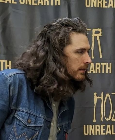 Hozier Side Profile, Hozier Hair, Hozier Fashion, Hozier Reaction Pic, Andrew Hozier Byrne, Hozier Vibes, Hozier Funny, Andrew Hozier, Bog Man