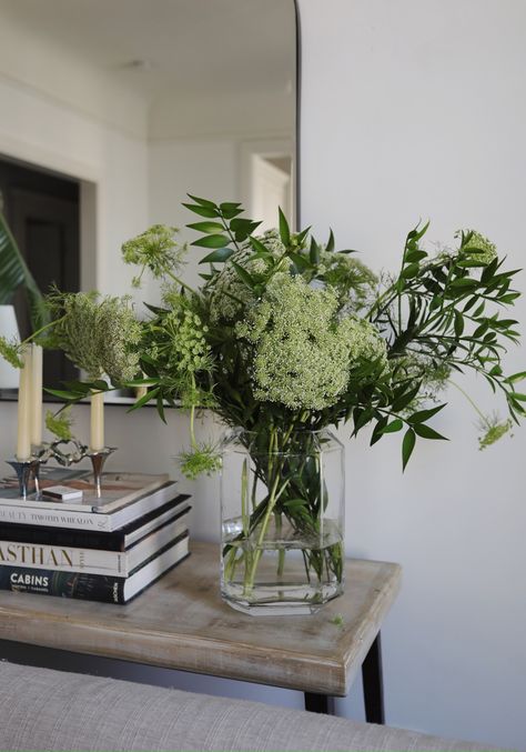 Ashley Kane, Vase Arrangements, Deco Floral, Green Flowers, 인테리어 디자인, Modern Rustic, Fresh Flowers, Interior Inspiration, Flower Vases