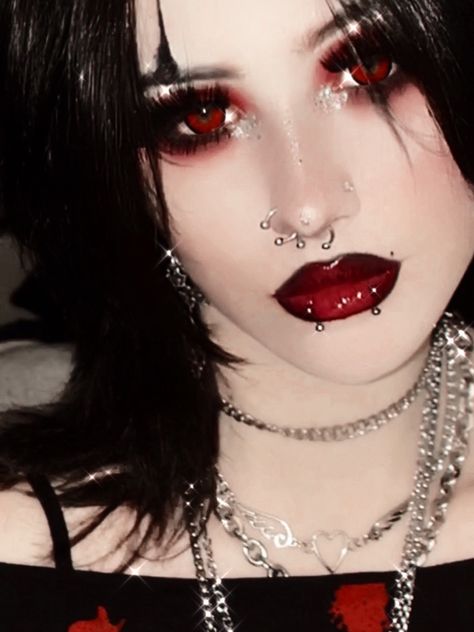 Romantic Vampire Goth Makeup, Vampire Goth Makeup, Vampire Life, Dark Red Lips, Vampire Makeup, Alt Makeup, Harajuku Lovers, Vampire Goth, Cool Makeup Looks