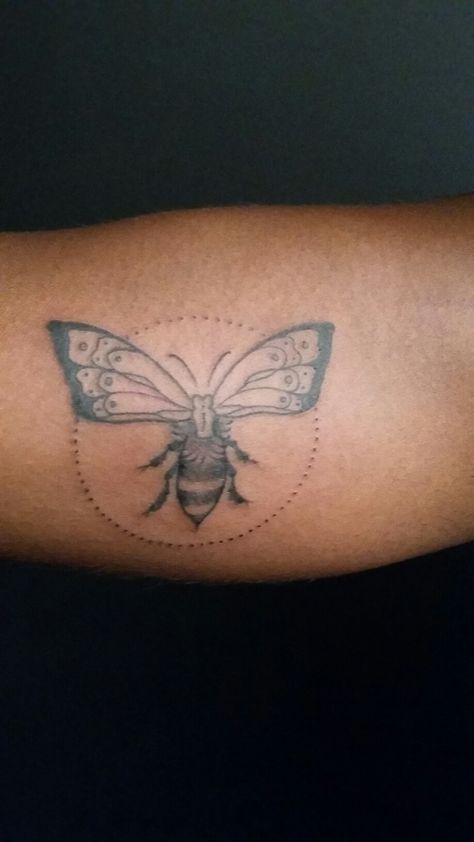 Float like a butterfly, sting like a bee. Float Like A Butterfly Tattoo, Float Like A Butterfly Sting Like A Bee, Butterfly Name Tattoo, Butterfly Tattoo On Shoulder, Butterfly Back Tattoo, محمد علي, Sting Like A Bee, Float Like A Butterfly, Like A Butterfly