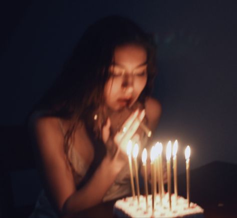 Birthday Celebration Photography, 2002 Birthday Photoshoot, Blurry Birthday Aesthetic, Nighttime Birthday Photoshoot, Vintage Birthday Photoshoot Aesthetic, Birthday Aesthetic Grunge, Birthday Asthetics Photos, Film Birthday Photoshoot, 21st Birthday Photo Ideas