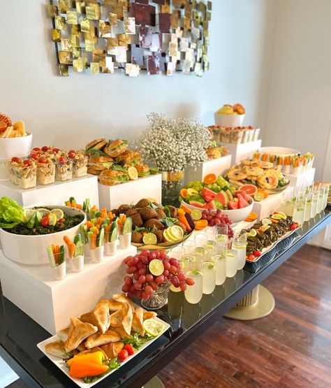 What Drink and Food to Serve at Baby Shower Party – Baby Shower Ideas 4U Finger Foods For Party Display, Shower Buffet Table Ideas, Lunch Baby Shower Ideas, Baby Shower Food Table Decoration Ideas, Baby Shower Food Menu Ideas, Living Room Baby Shower Ideas, Baby In Bloom Shower Food Ideas, Baby Shower Food Table Decor, Spring Baby Shower Food Ideas