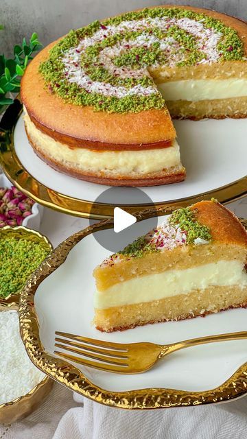 Arabic Cake, Arabic Desserts, Semolina Cake, Around The World Food, Tandoori Masala, Orange Blossom Water, Cream Filling, Easy Food Art, Delicious Cake Recipes