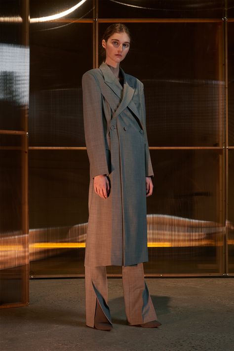 Moon Choi Fall 2019 Ready-to-Wear Fashion Show - Vogue Moon Choi, Vogue Russia, Live Fashion, Runway Collection, Formal Outfit, Fashion Show Collection, Tailored Jacket, Maxi Dress With Sleeves, Vogue Paris