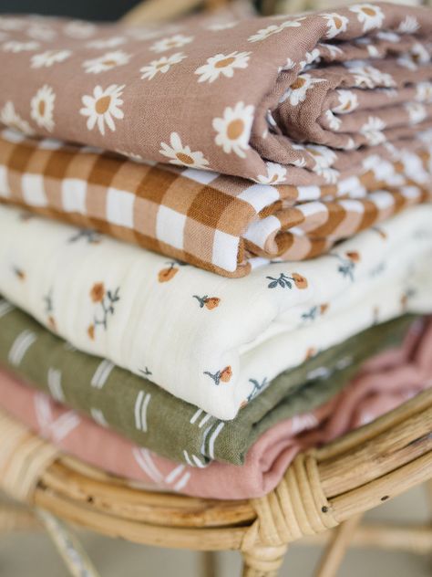 Baby Things Aesthetic, Farmer Woman, Muslin Quilt, Gingham Quilt, Nursery Quilt, Muslin Baby Blankets, Muslin Swaddle Blanket, Muslin Blankets, Muslin Baby