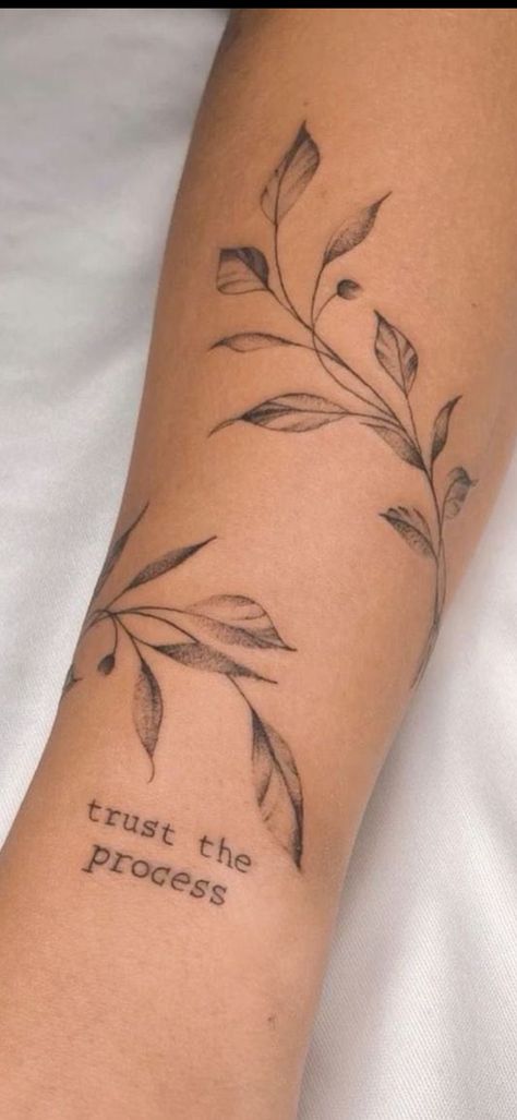 Arm Wrap Tattoo, Spade Tattoo, Wrap Around Tattoo, Minimalistic Tattoo Ideas, Wrap Tattoo, Minimalistic Tattoo, Simple Tattoo Designs, Forearm Tattoo Women, Wrist Tattoos For Women