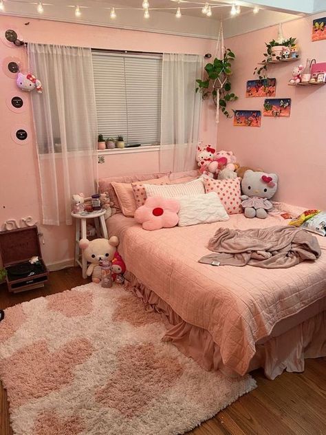 Pink Hello Kitty Room Aesthetic, Subtle Pink Room, Room Inspiration Bedroom Pink, Pink Themed Bedroom, Room Inspiration Bedroom Aesthetic, Bedroom Pink And White, Room Inspiration Bedroom Cozy, Cozy Pink Room, Inspiration Bedroom Aesthetic