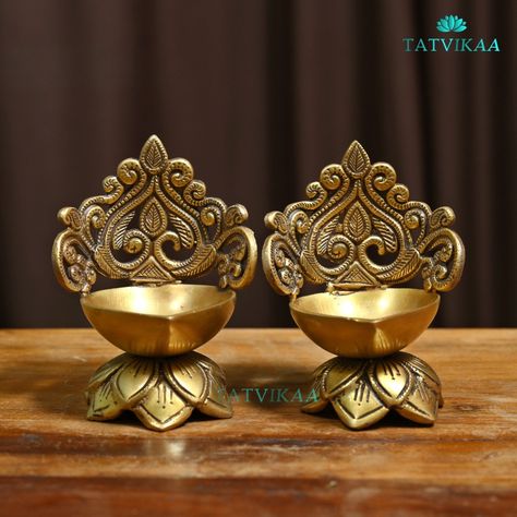 Brass Items Home Decor, Brass Decor Indian, Brass Diyas, Puja Mandir, India Decor, Diya Lamp, Vintage Brass Decor, Indian Room Decor, Housewarming Decorations