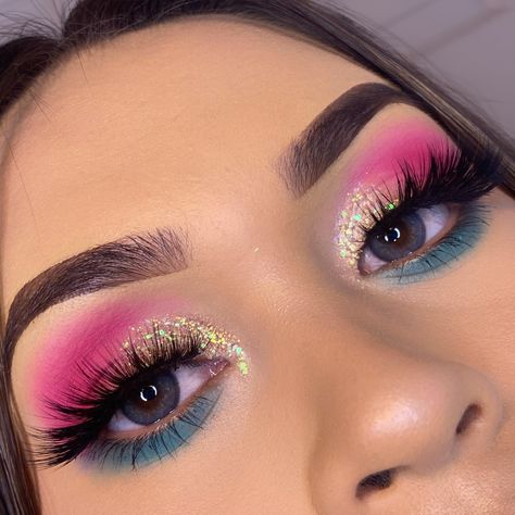 Eye Makeup With Pink Eyeliner, Multi Colored Eyeshadow, Gender Reveal Make Up Looks, Gender Reveal Makeup Looks, Simple Gender Reveal Makeup Ideas, Hair Styles For Gender Reveal, Gender Reveal Hair Ideas, Makeup For Gender Reveal, Gender Reveal Eyeshadow