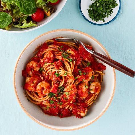 The whole family will love this delicious spaghetti marinara recipe that is full of flavour and ready in 20 minutes, perfect for a quick midweek dinner. Shrimp Marinara Pasta, Marinara Pasta Recipes, Dinner Recipes Spicy, Spaghetti Marinara Recipe, Shrimp Marinara, Spaghetti Marinara, Marinara Pasta, Seafood Linguine, Pasta Marinara