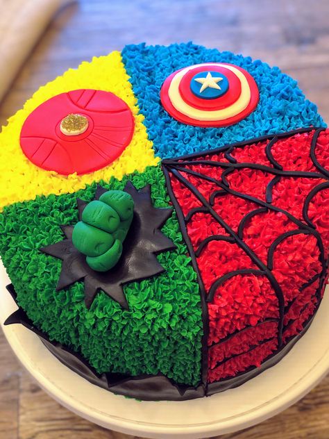 Avengers Smash Cake, Superhero 4 Cake, Easy Marvel Cake Ideas, Diy Superhero Cake Easy, Super Hero Birthday Cake Ideas, Marvel Smash Cake, Marvel Cakes Birthday, Marvel Superhero Cake, Superhero Birthday Cake Diy