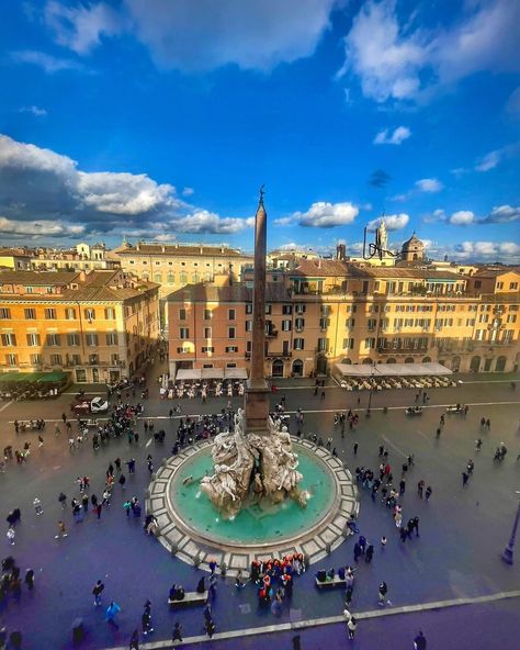 Piazza Navona in Rome, Italy. 💚🤍❤️ Rome Piazza Navona, One Day In Rome, Rome In A Day, Day In Rome, Rome Itinerary, Italian Street, Piazza Navona, Vatican Museums, Sistine Chapel