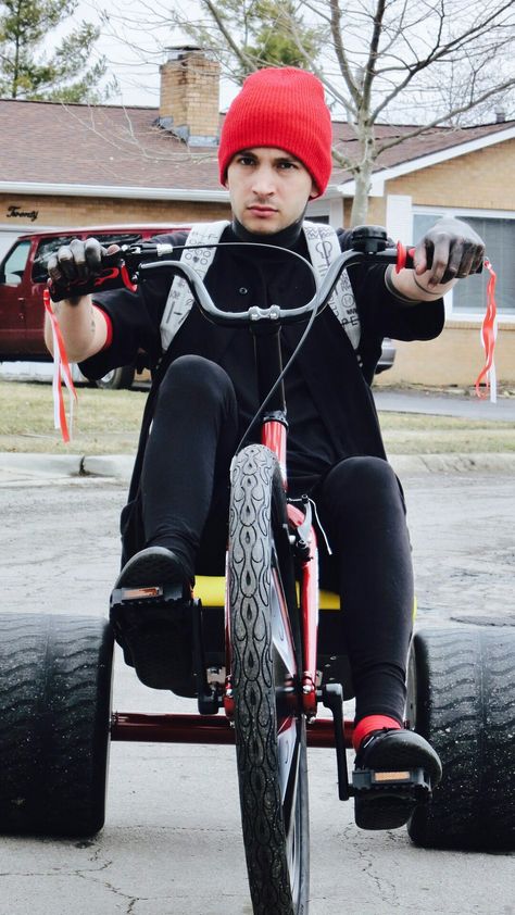 Stressed Out: never seen anyone on tricycle looking that intense.... Twenty One Pilots Art, Twenty One Pilots Wallpaper, Twenty One Pilots Aesthetic, Tyler And Josh, 21 Pilots, Tyler Joseph, My Chemical, Stressed Out, One Pilots