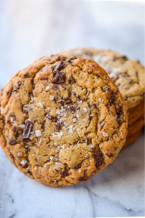 Bakery Style Chocolate Chip Cafe Cookies - Elle & Pear Cafe Style Cookies, Chic Chip Cookies, Bakery Style Chocolate Chip Cookies, Bakery Style Cookies, Brown Butter Chocolate Chip Cookies, Cookie Bakery, Burger Sliders, French Bakery, Cafe Style