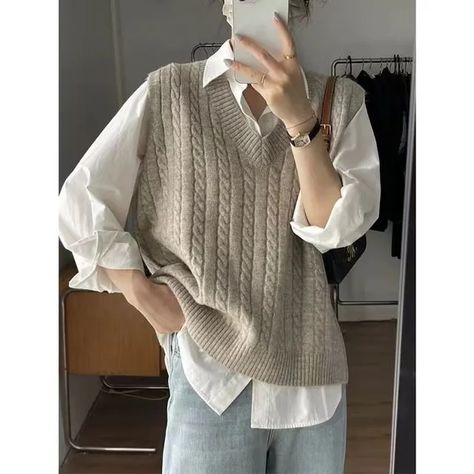 대학생 스타일, Preppy Mode, Waistcoat Sweater, Commuter Style, Womens Knit Sweater, Casual Knitwear, Solid Color Sweater, Vintage Preppy, High Street Fashion