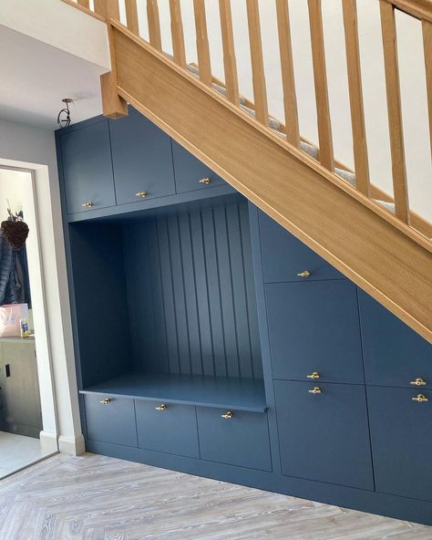 James Meakin Joinery | Under stair storage and bench seat in #cheadlehulme for the lovely Helen. Designed by the brilliant Katie at @designhousemcr Oak cabinets... | Instagram Understairs Bench Storage, Under Stairs Storage Bench, Under Stairway Ideas, Staircase Under Storage Ideas, Entryway Under Stairs, Under Stairs Seating, Under Stairs Dog House, Under Stair Storage, Under Stair