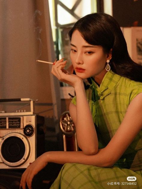 Woman Photographer Aesthetic, Vintage Asian Aesthetic, Qipao Makeup, 얼굴 그리기, Human Reference, Human Poses Reference, Arte Inspo, Human Poses, Poses References