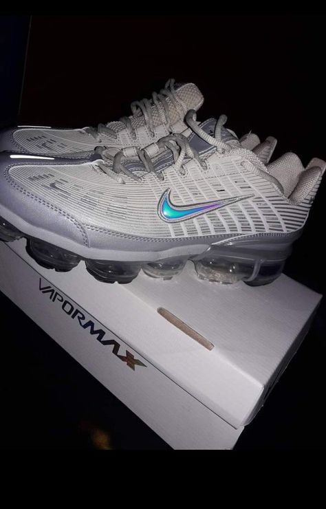 Vapormax Nike, Vapour Max Nike, Vapor Max, Nike Vapormax, Fresh Shoes, Nike Air Force Sneaker, Sock Shoes, Sneaker Head, Air Max Sneakers