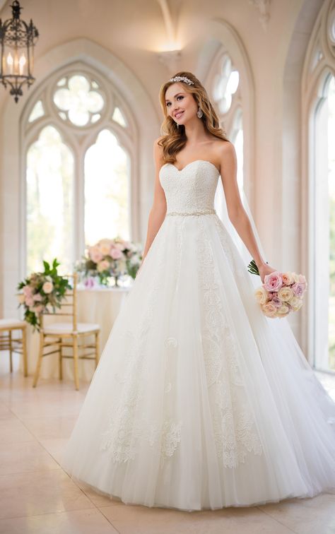 Bring your dream fairytale wedding day to life with this ballgown from Stella York! With a subtle sweetheart neckline, the lace gown says modern princess. Stella York Wedding Dress, Wedding Dress Organza, Stella York, White Wedding Dress, Cute Wedding Dress, Princess Wedding Dress, A Wedding Dress, Wedding Dress Trends, Princess Wedding Dresses