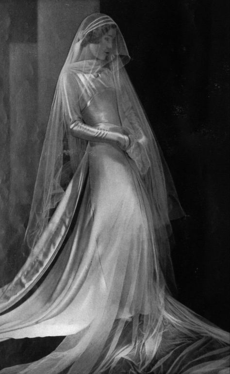 Wedding Dresses Vintage 20s, Look Gatsby, 1930s Wedding Dress, Vintage Bridal Fashion, 1930s Wedding, Vintage Veils, Vintage Wedding Photos, Wedding Gowns Vintage, A Wedding Dress