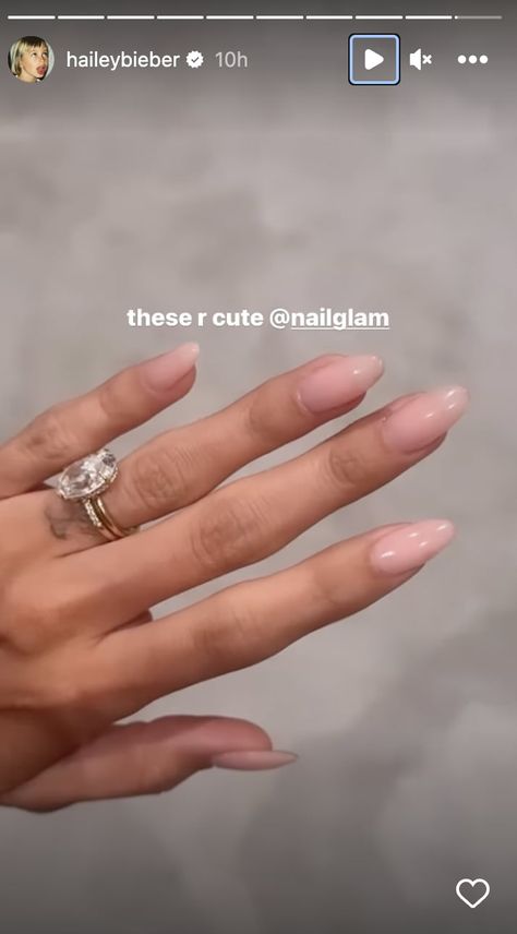 Hailey Bieber Swaps Her Glazed Tips For "Supermodel" Nails Supermodel Nails, Glazed Donut Manicure, Nails Hailey Bieber, Natural Nail Art, Pink Manicure, Glazed Donut, Pink Polish, Popsugar Beauty, Pink Nail Polish