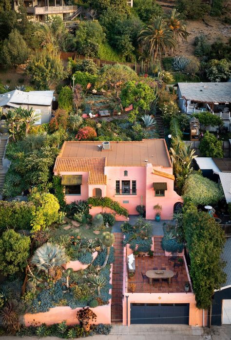 This Stunning Pink Ombré Home in L.A. Is Pure Design Eye-Candy Add Ons To House Ideas, Los Angeles House Exterior, Pink Houses Exterior, Mount Washington Los Angeles, Los Angeles House, Spanish Revival Home, Moroccan Aesthetic, Pretty Homes, Desert House