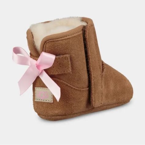 Brand New Baby Uggs. Size 4/5 Baby Uggs Outfit, Girl Uggs, Uggs With Bows, Baby Uggs, Toddler Girl Shoes, Baby Boots, Shoes Baby, Crib Shoes