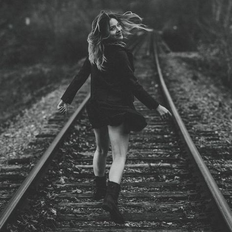 Poses In Train, Traintrack Photoshoot, Railway Photoshoot, Train Track Photoshoot, Railroad Photoshoot, Train Tracks Photography, Shotting Photo, Railroad Photography, Train Photography