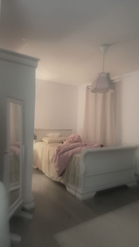 Coquette Room Bedding, Twin Bed Coquette, Beds Coquette, Coquette Bed Sheets Aesthetic, Coqutte Aesthetic Girl Room, Minimalist Room, Cozy Room Decor, Dream House Rooms, Pretty Room