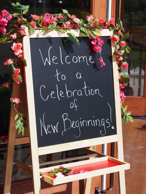 Chalkboard with floral garland - "Celebration of New Beginnings". I positive spin on a retirement party. Housewarming Party Themes, Retirement Party Centerpieces, Farewell Party Decorations, Farewell Decorations, Housewarming Party Decorations, Leaving Party, Freshers Party, Bon Voyage Party, Farewell Celebration