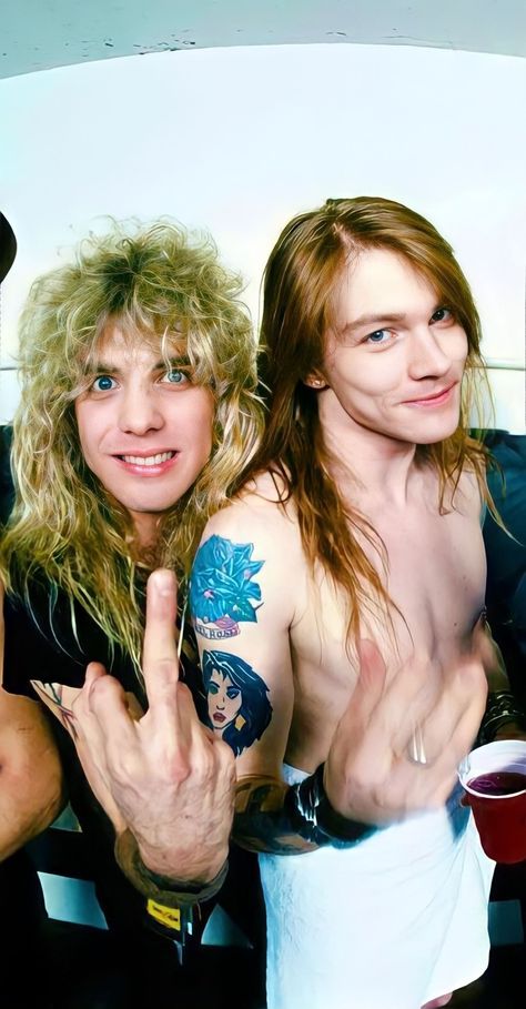 Axl Rose 90s, Axl Rose And Slash Matching Pfp, Axl Rose Girlfriend, Axl Rose 80s, Axl Rose And Dave Mustaine, Rosé Short Hair, Axl Rose Funny Pics, Axl Rose Now, Axl Rose In Shorts