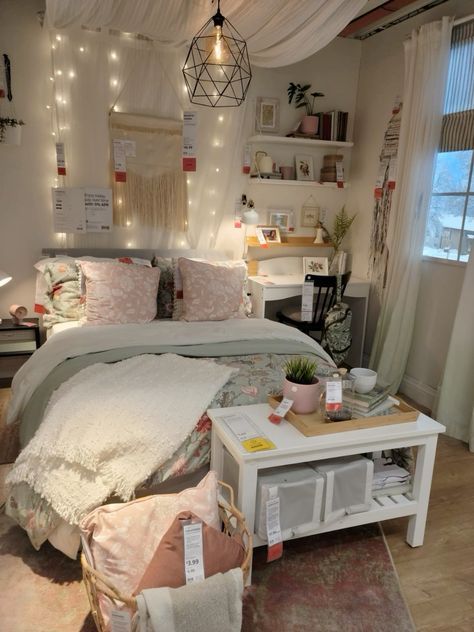 European Bedroom Aesthetic, Comfy Bedroom, Room Redesign, Room Deco, Preppy Room, Redecorate Bedroom, Cozy Room Decor, Dreamy Room, Teen Bedroom Decor