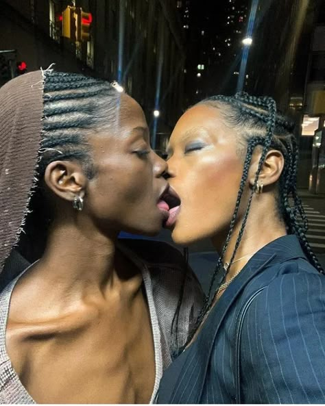 Wlw Femme Relationship, Sapphic Black, Black Lesbian Fashion, Tanya Core, Queer Love, Lesbian Fashion, Romantic Life, Woman Loving Woman, Girlfriend Goals