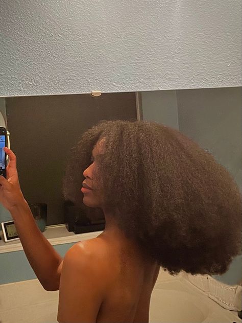 Healthy Black Hair, Cabello Afro Natural, Beautiful Black Hair, 4c Natural, Pelo Afro, Natural Curls Hairstyles, Long Natural Hair, Natural Hair Inspiration, Dream Hair