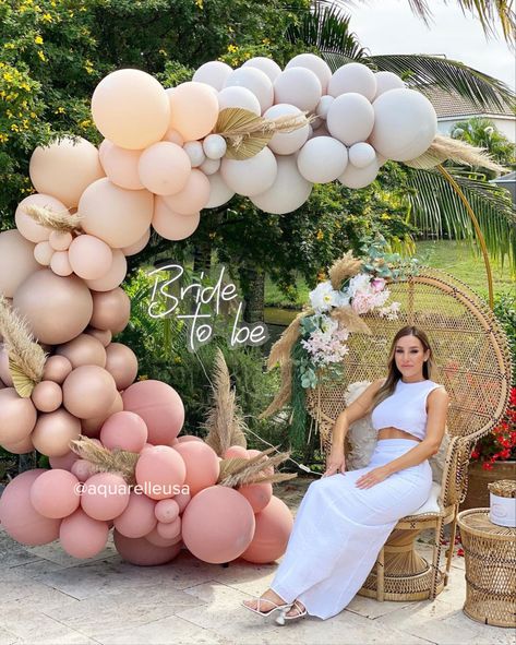 Balloon Arch Bridal, Bohemian Bridal Shower Decorations, Hot Air Balloon Party Theme, Bohemian Backdrop, Bride To Be Decorations, Bride To Be Balloons, Bohemian Bridal Shower, Champagne Birthday, Hot Air Balloon Party